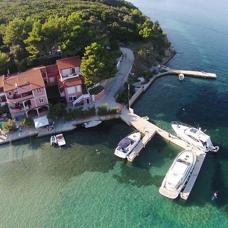 Apartments Zala Matusan Supetarska Draga Exterior foto